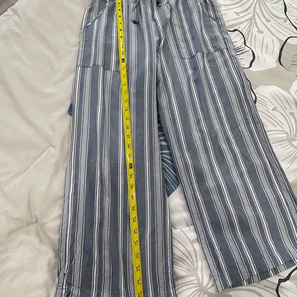 💥PRICE⬇️ 
ABERCROMBIE & FITCH • Blue & White Stripe Wide leg Pants • sz Small - Picture 10 of 11